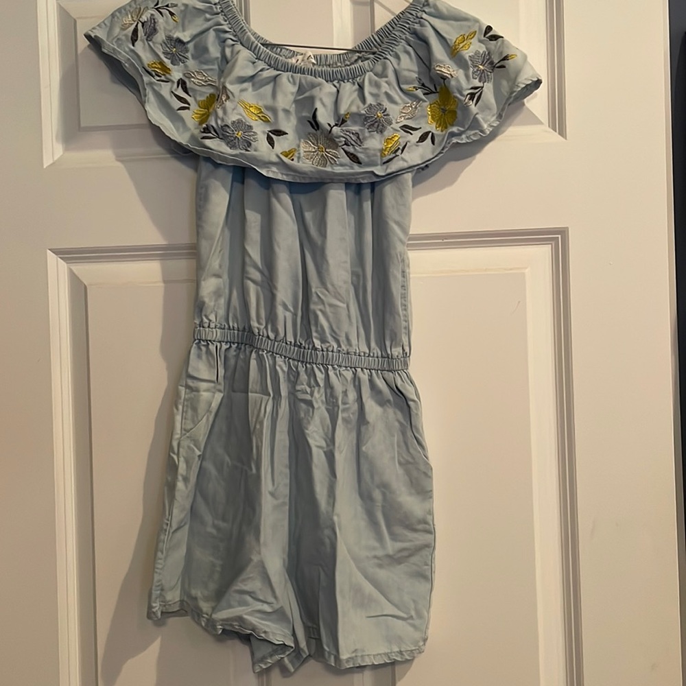 Light denim shorts romper with flower details. Size small